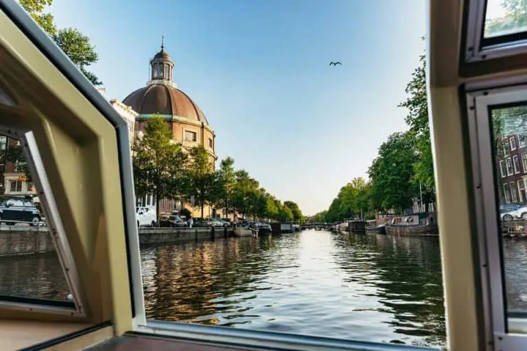 Amsterdam: Top Highlights Canal Cruise - with Hot Choco